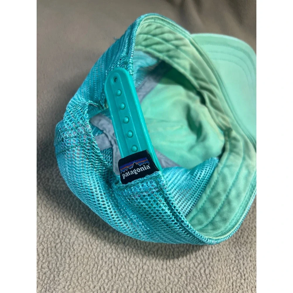 Patagonia Womans Teal & White Gold Mountain Scene‎ Trucker Hat Snapback